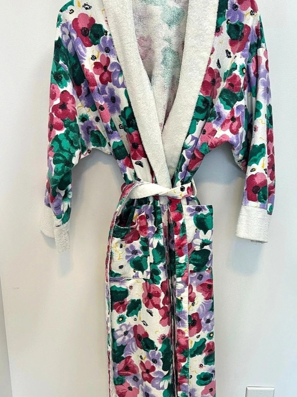 Vintage Victoria's Secret Floral Plush Robe in White & Pink floral gold label